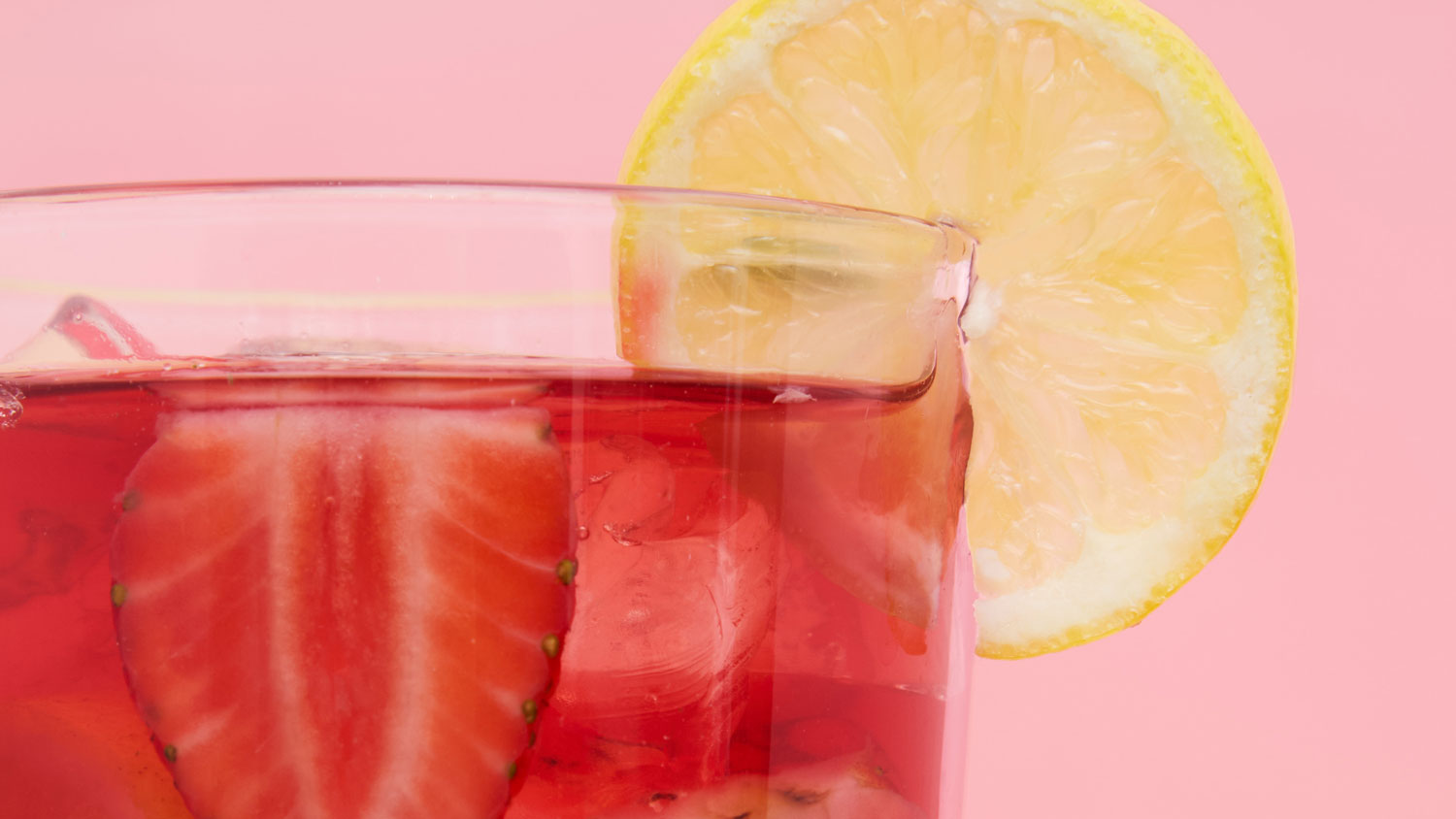 strawberry lemonade iced tea with lemon
